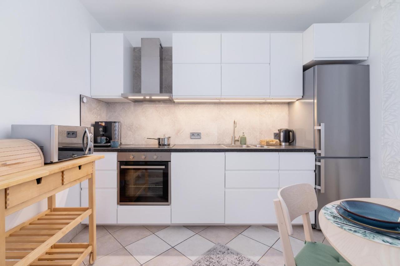 Apartment Office Dobrego Pasterza By Renters